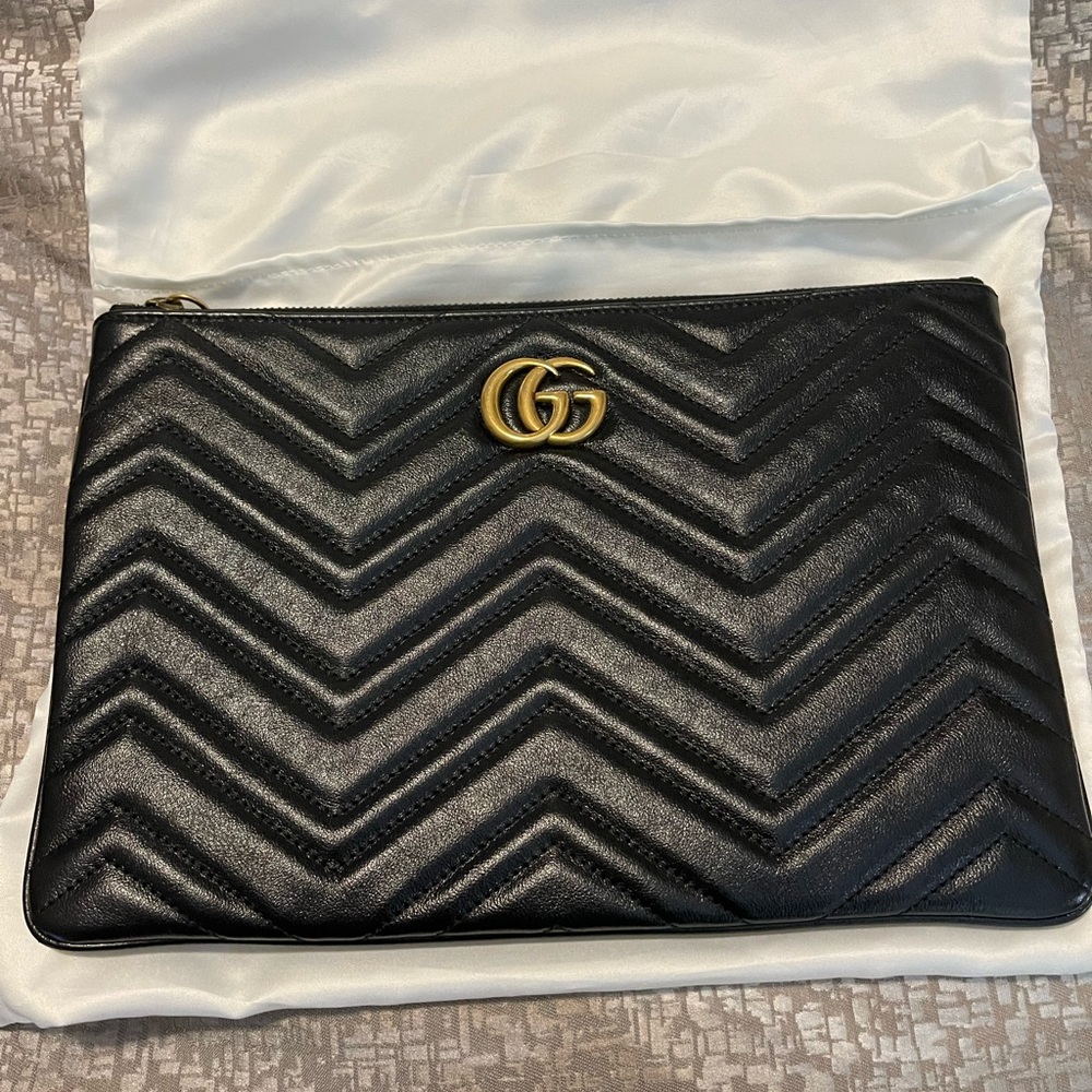 Gucci Marmont GG  Black Leather clutch with zipper closure and Gold GG